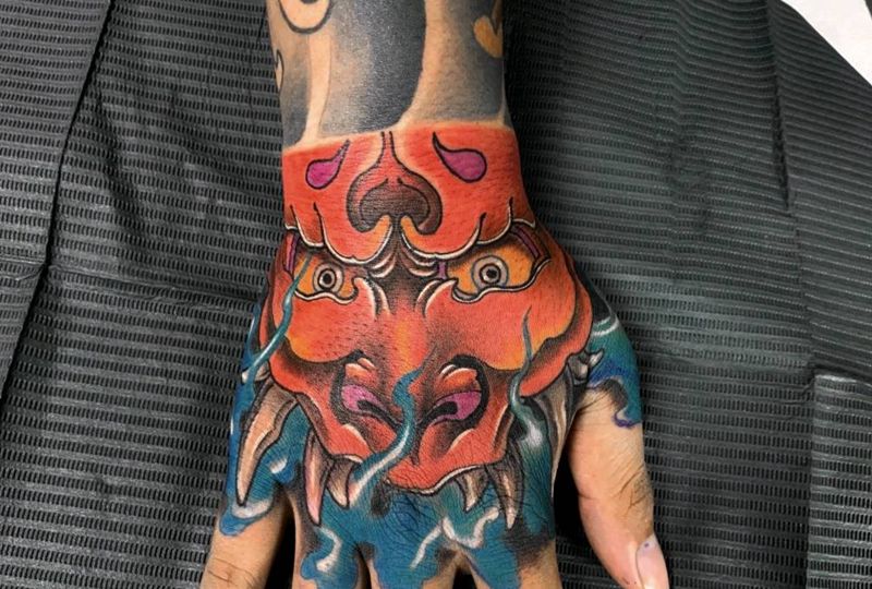 爆手背纹身图片_手部新传统般若纹身图案