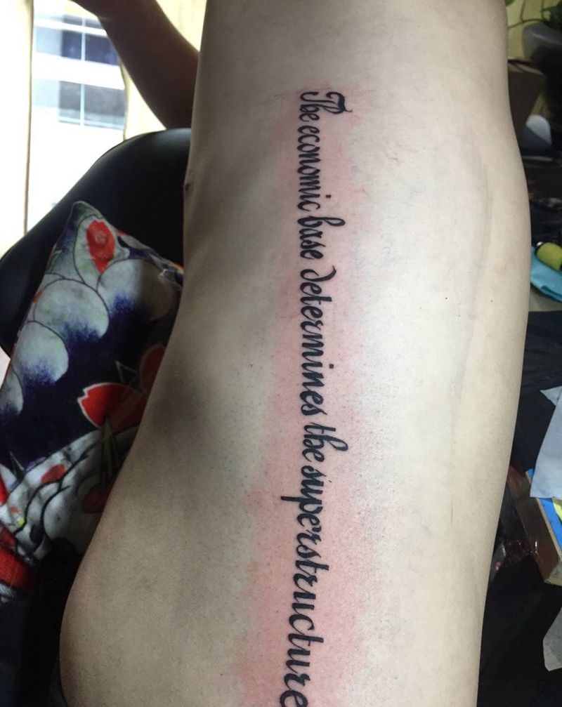 小字母纹身图片_腰部成品纹身图案