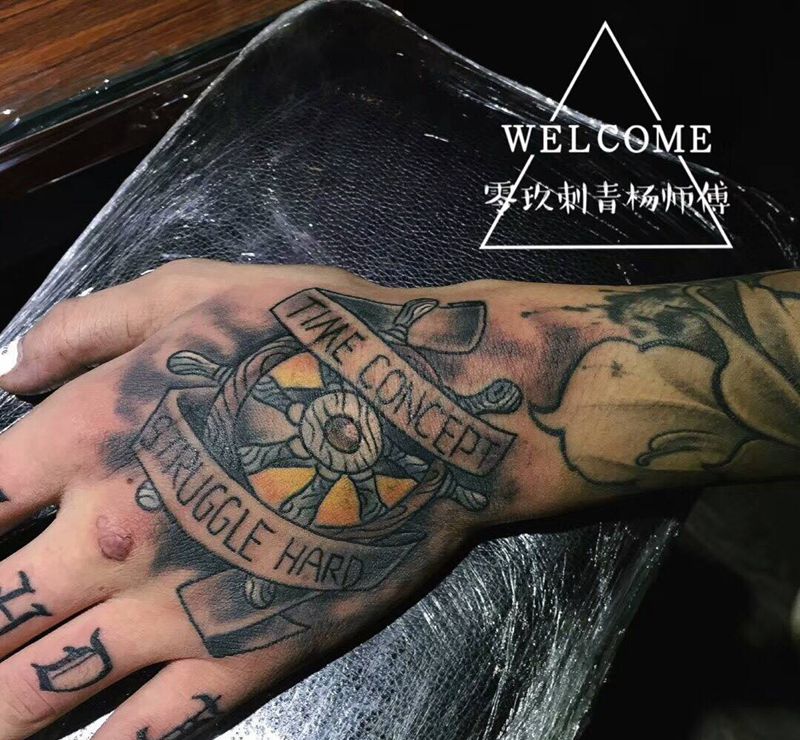 手背欧美风纹身图片