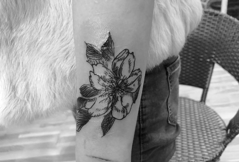 黑白花纹身图片