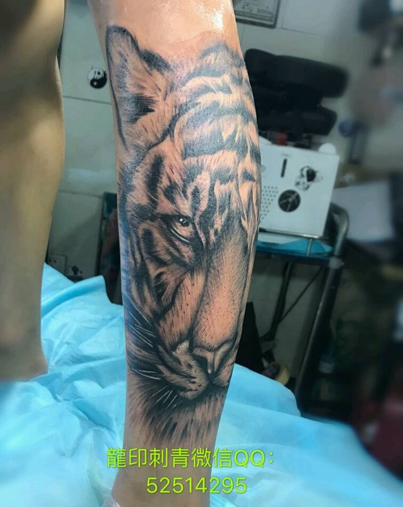 小腿外侧虎纹身纹身图片