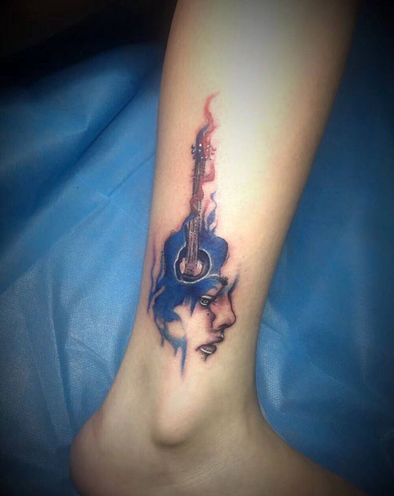 吉他美女纹身图片