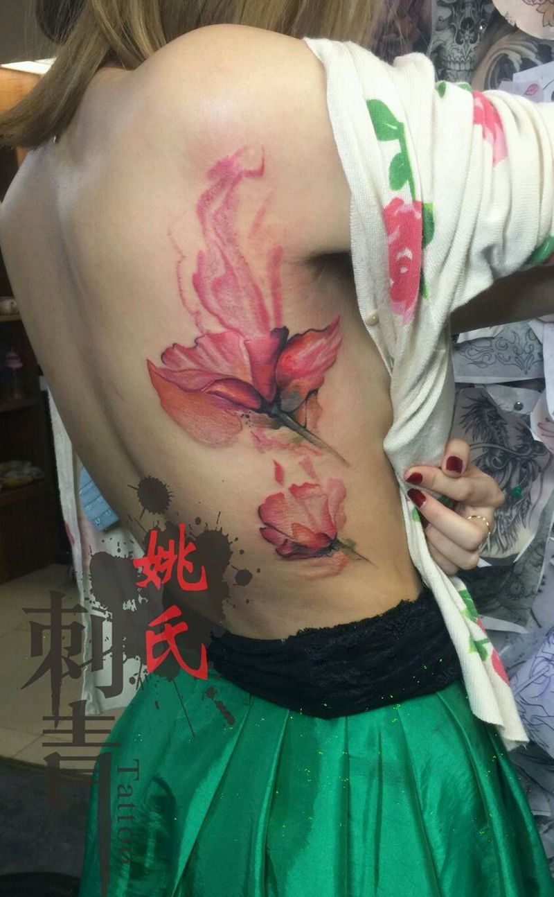 侧腰水墨花纹身图片_腰部清新姚氏刺青纹身图案