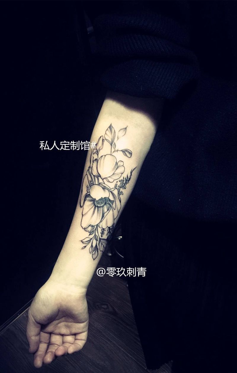 手臂花纹身图片