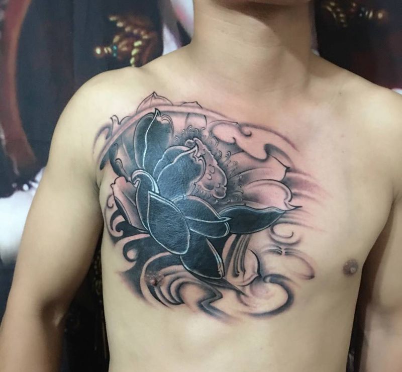 遮盖 莲花纹身图片_胸部纹身图案