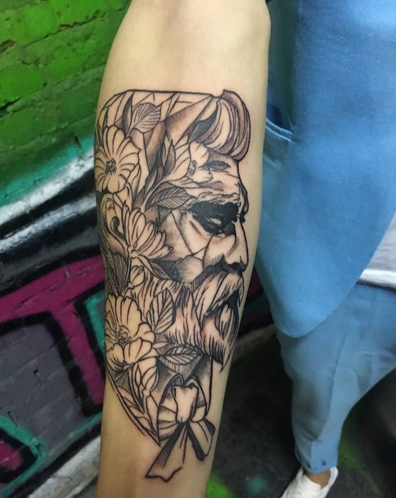 他是谁？纹身图片