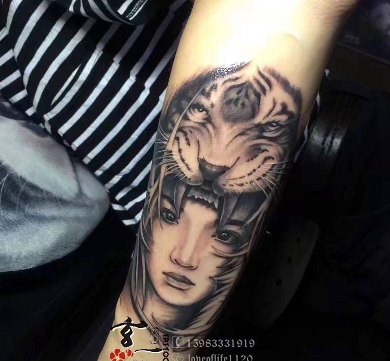 顾客自己设计的女友纹身图片