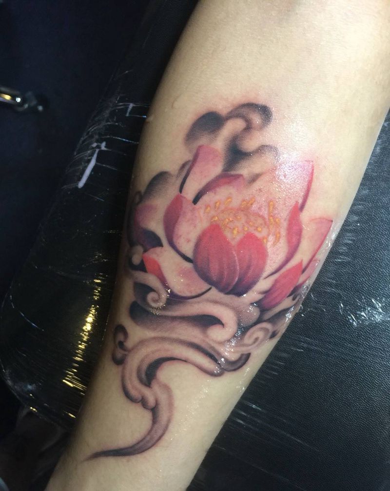 水墨荷花一枚纹身图片_国画纹身图案