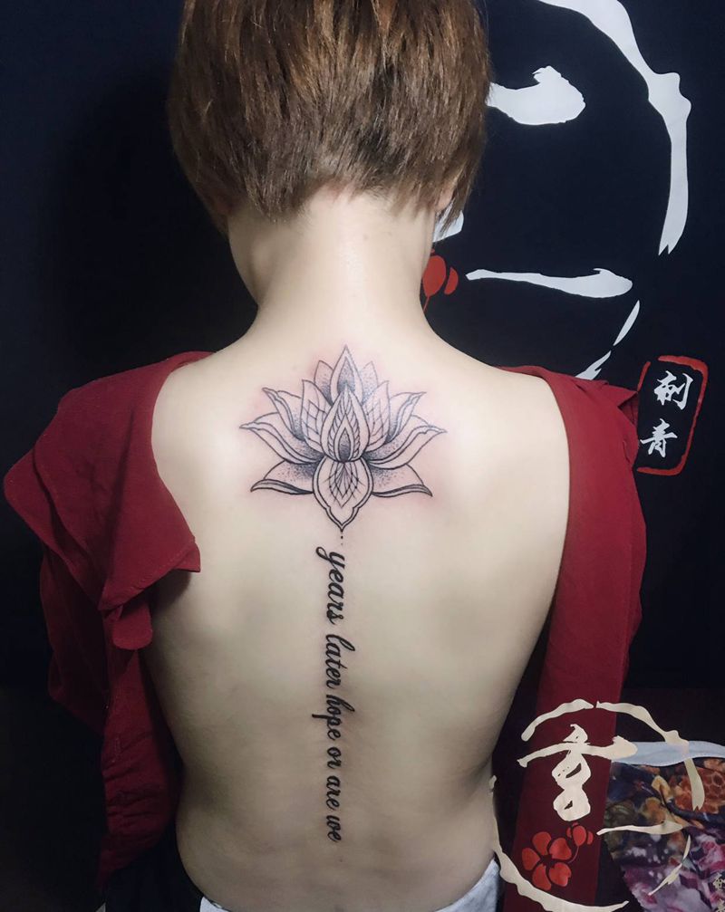 脊椎纹身图片_背部纹身图案
