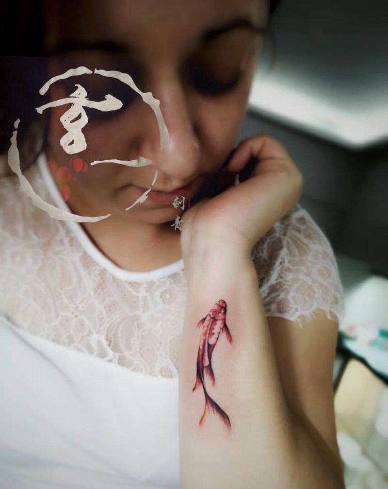 老外姐姐纹身图片_手部纹身图案