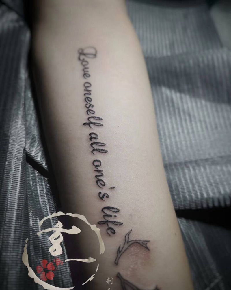 小图2枚纹身图片_手部胸部纹身图案