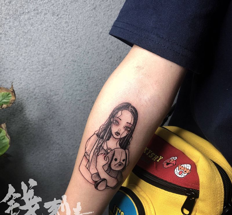 女孩儿纹身图片_手部颈部图腾水墨纹身图案