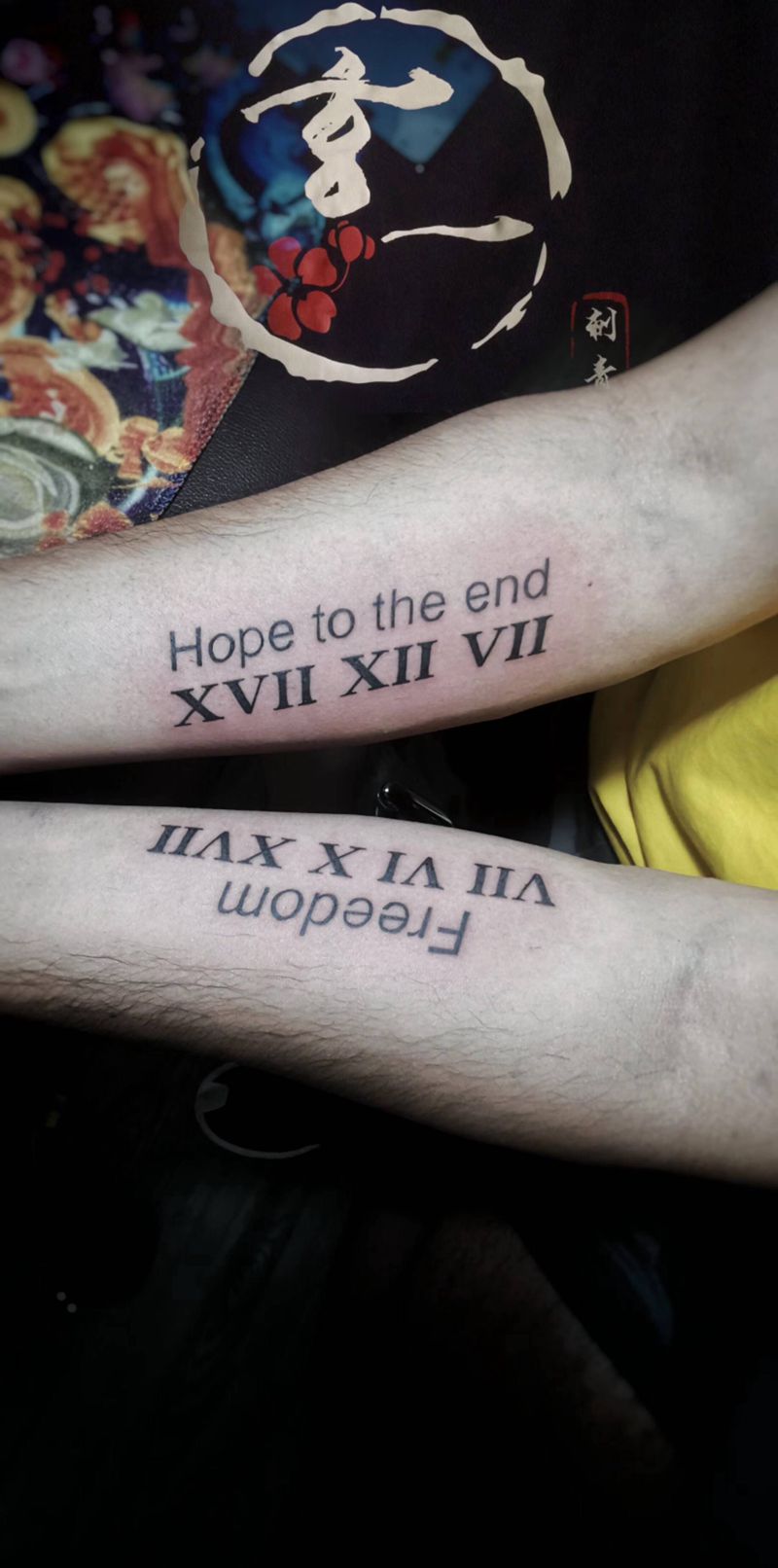 印刷体2枚纹身图片_手臂纹身图案