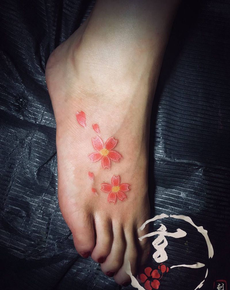 小图2枚纹身图片_脚部纹身图案