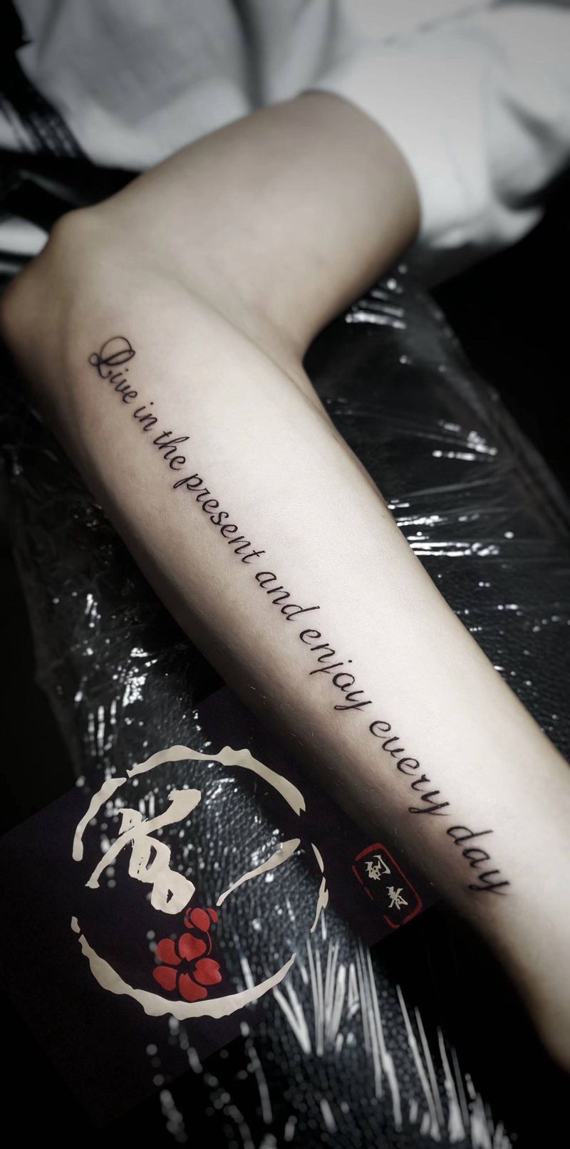 小东西2枚纹身图片_手臂纹身图案