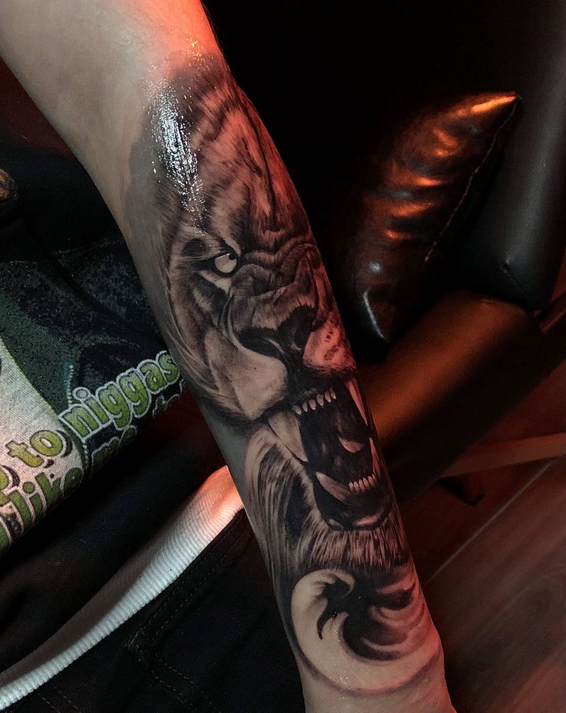 狮子纹身图片_手臂纹身图案