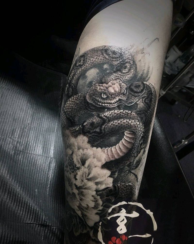 传统图写实风纹身图片_腿部新传统欧美写实纹身图案