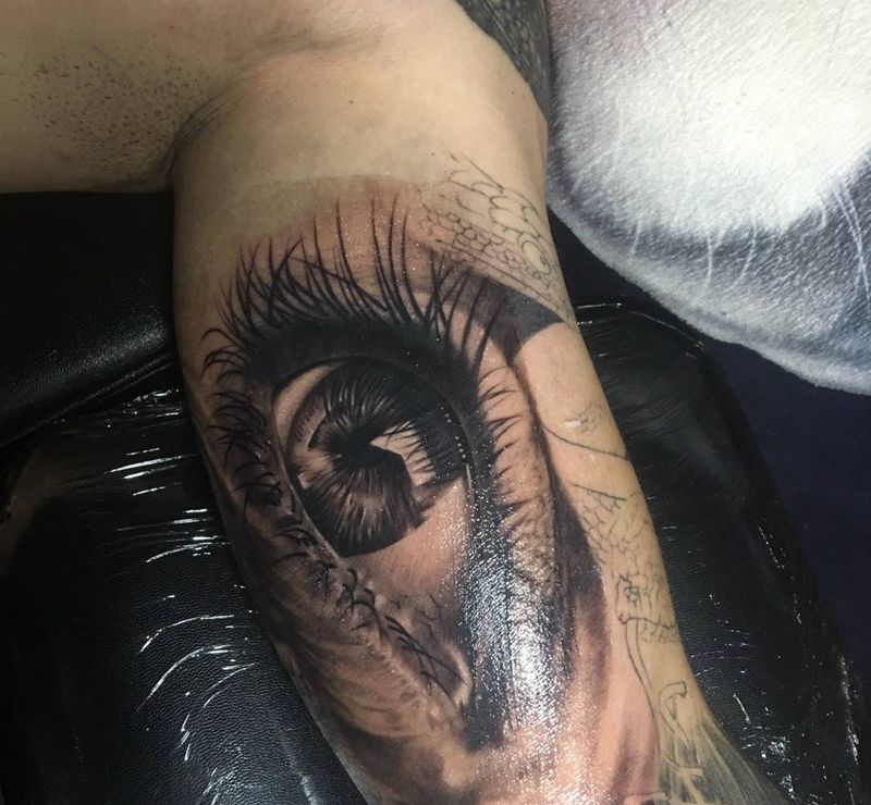 欧美眼睛一枚纹身图片_欧美纹身图案