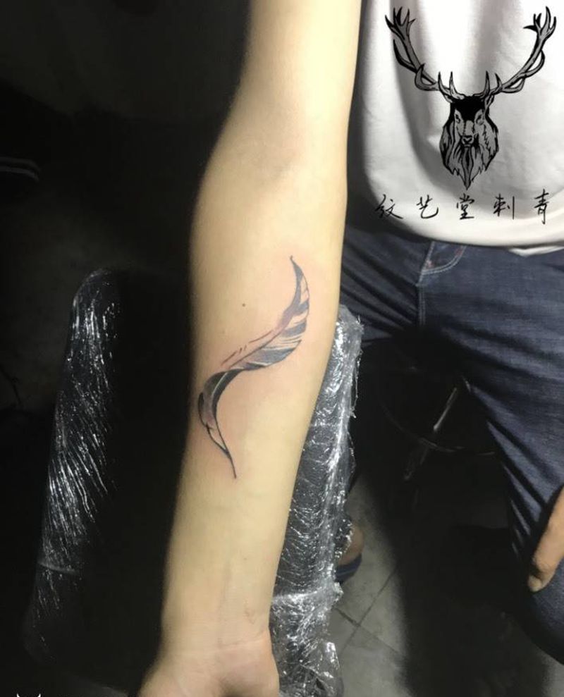 小臂羽毛纹身图片