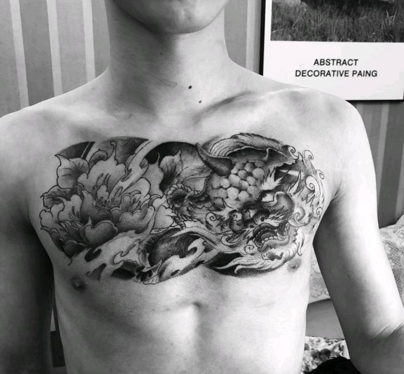 唐狮牡丹纹身图片_胸部新传统纹身图案