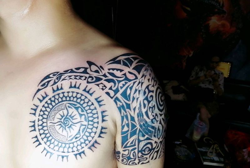 玛雅图腾纹身图片_肩部胸部纹身图案
