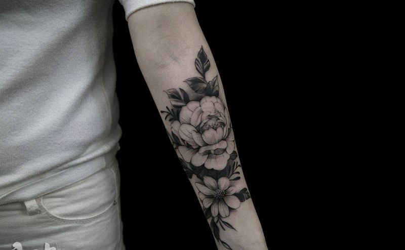 甩针·花·徐师作品纹身图片_手臂点刺纹身图案