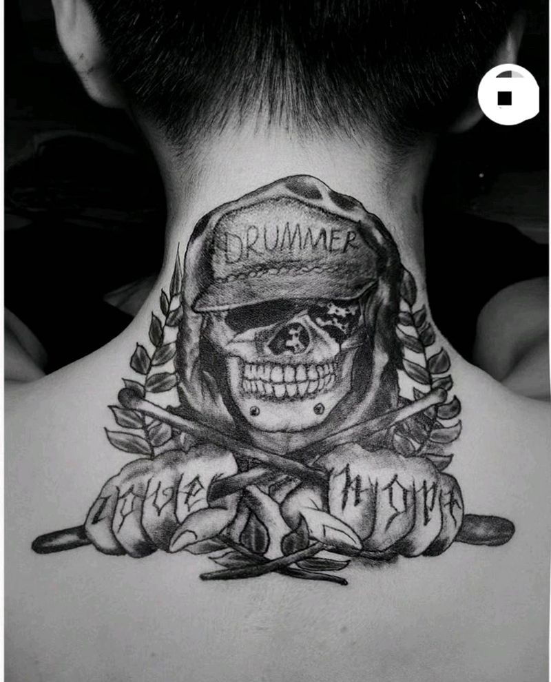 鼓手纹身图片_背部颈部纹身图案