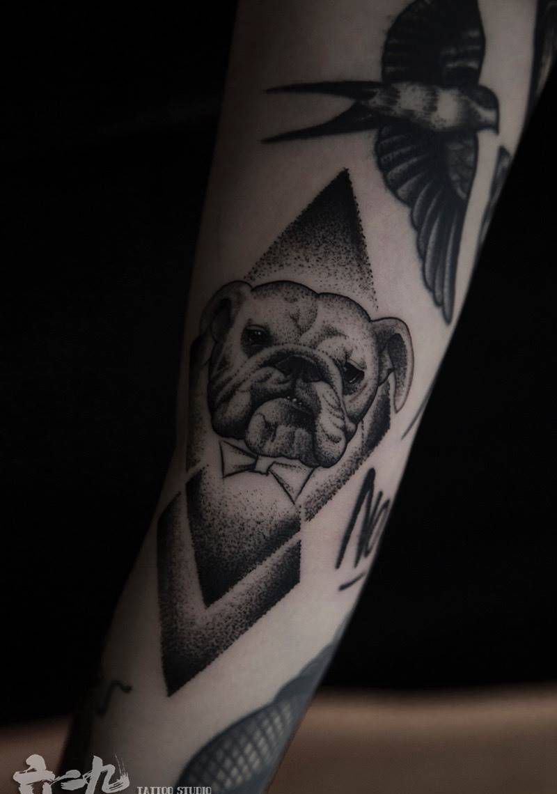 点刺纹身图片_手部点刺几何纹身图案