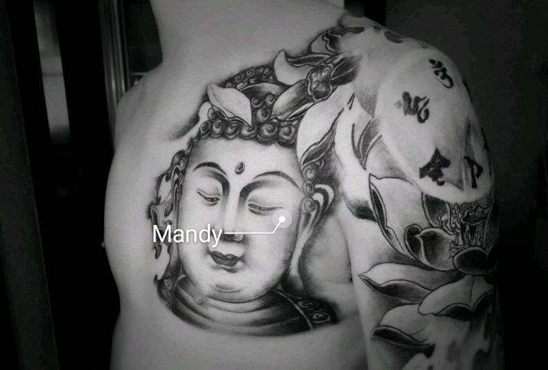 新传统佛头半胛纹身图片_肩部胸部新传统纹身图案