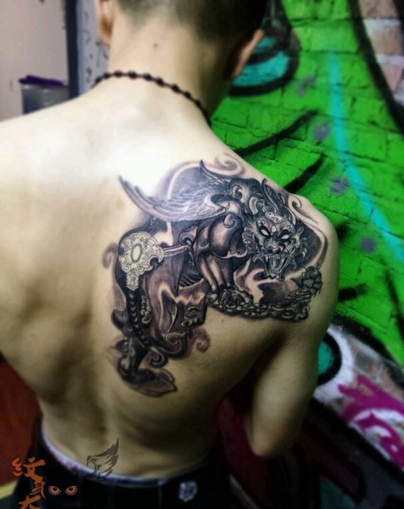 后肩，貔貅纹身图片