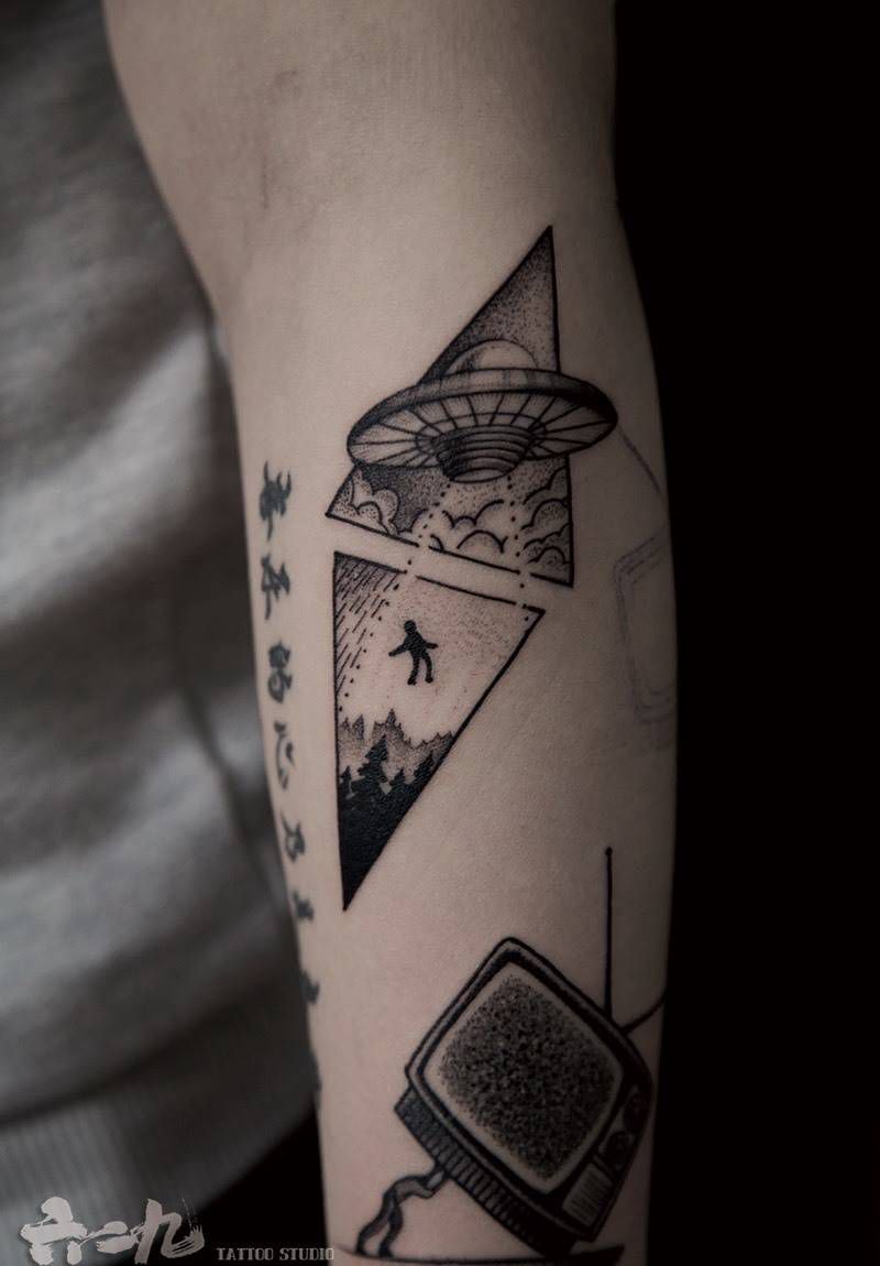 Dot work & Line work纹身图片_手臂点刺纹身图案