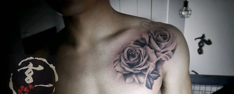欧美写实玫瑰纹身图片_胸部欧美写实纹身图案