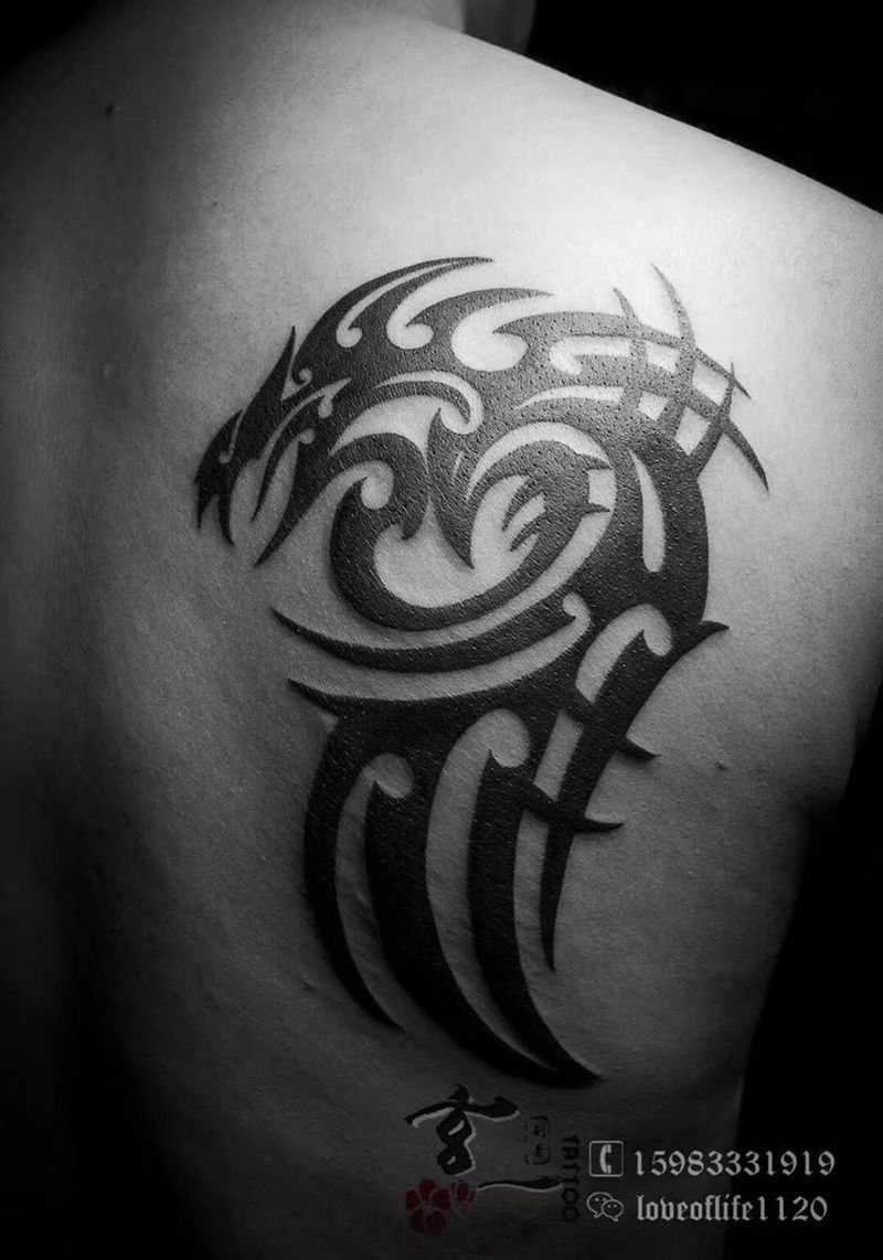 图腾一枚纹身图片