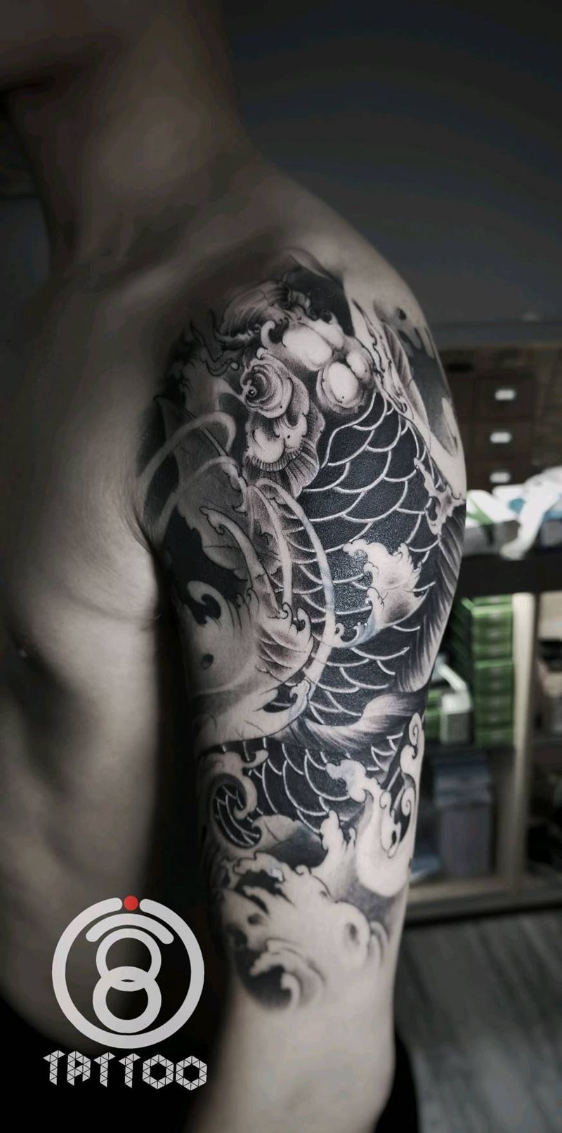 锦鲤遮盖纹身图片_手臂新传统纹身图案