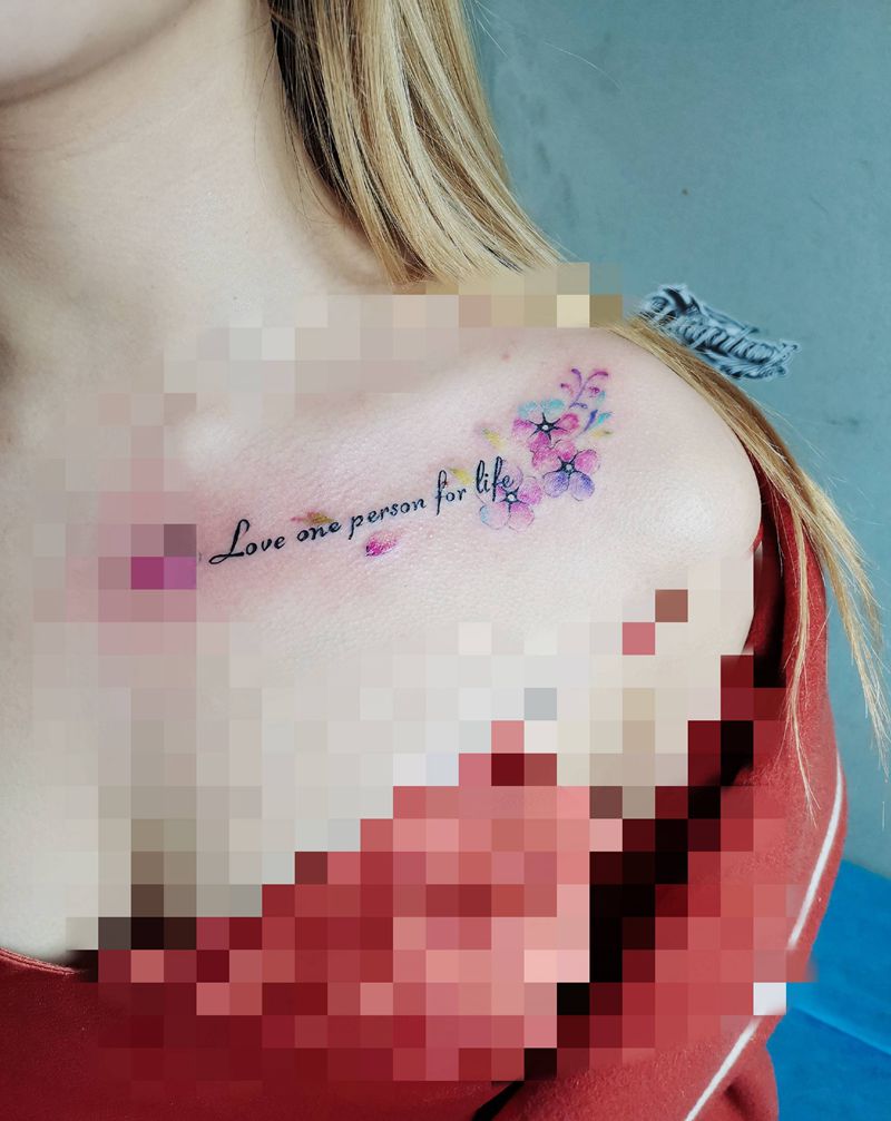 小胸花纹身图片_胸部水彩纹身图案