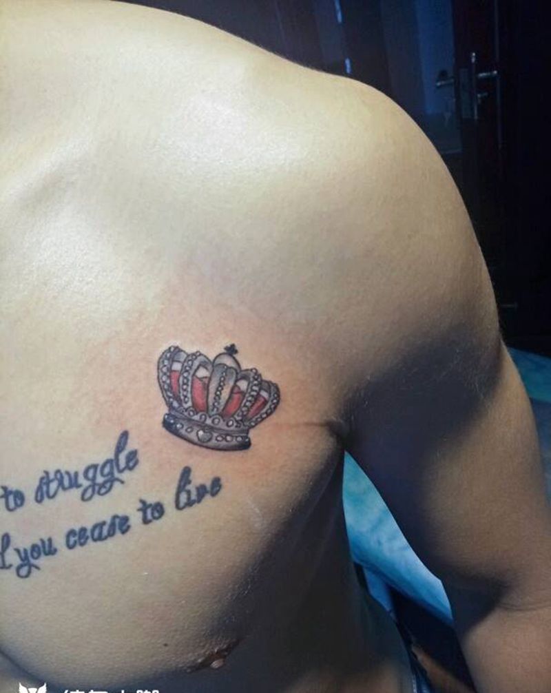 皇冠纹身图片_胸部欧美成品纹身图案