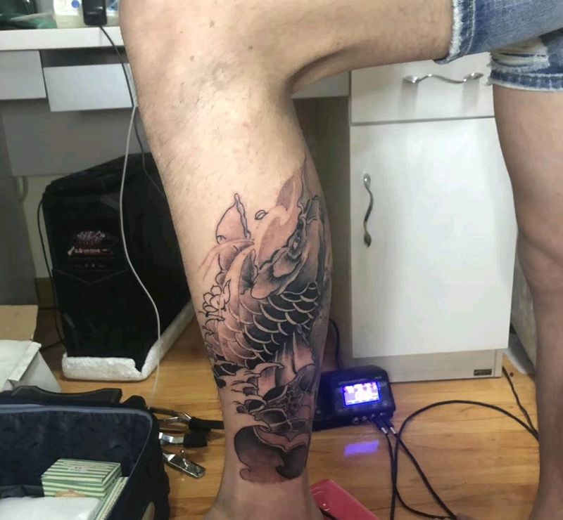 鱼纹身图片_新传统纹身图案