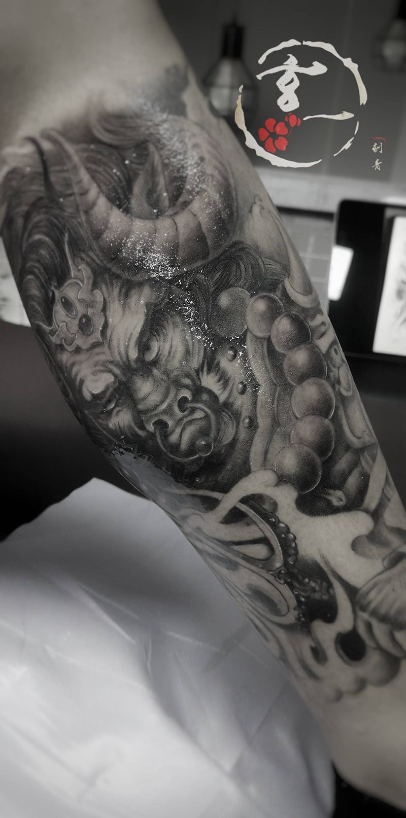 牛年就要旺纹身图片_脚部新传统纹身图案