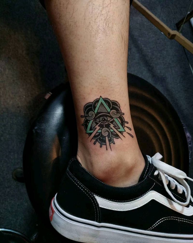 上帝之眼纹身图片_腿部欧美成品纹身图案