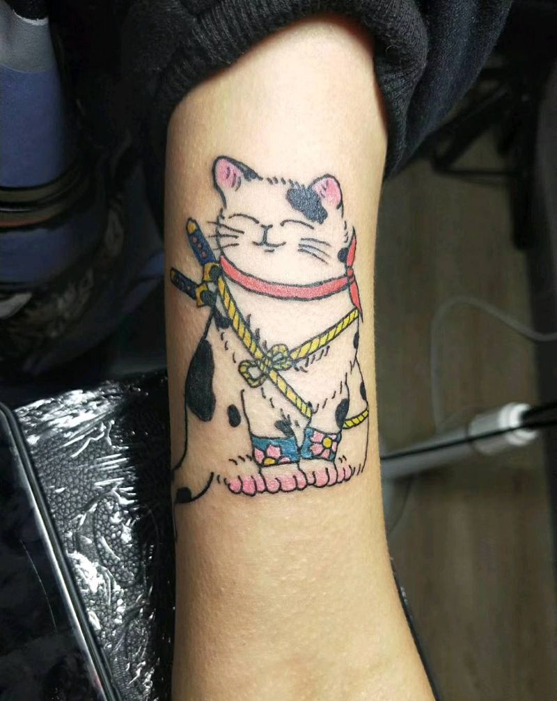 可爱的猫咪纹身图片_手臂纹身图案