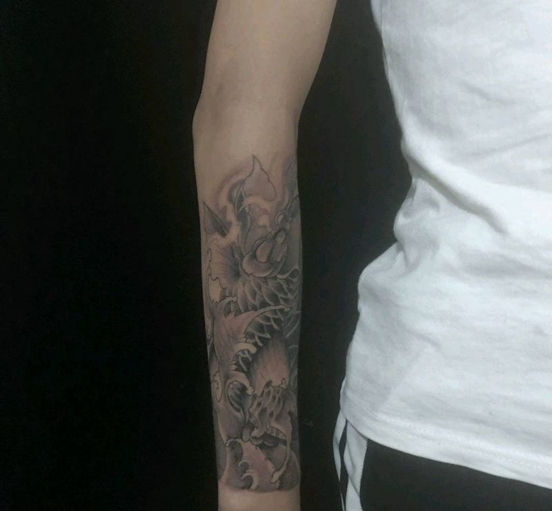 鲤鱼纹身图片_手臂新传统纹身图案