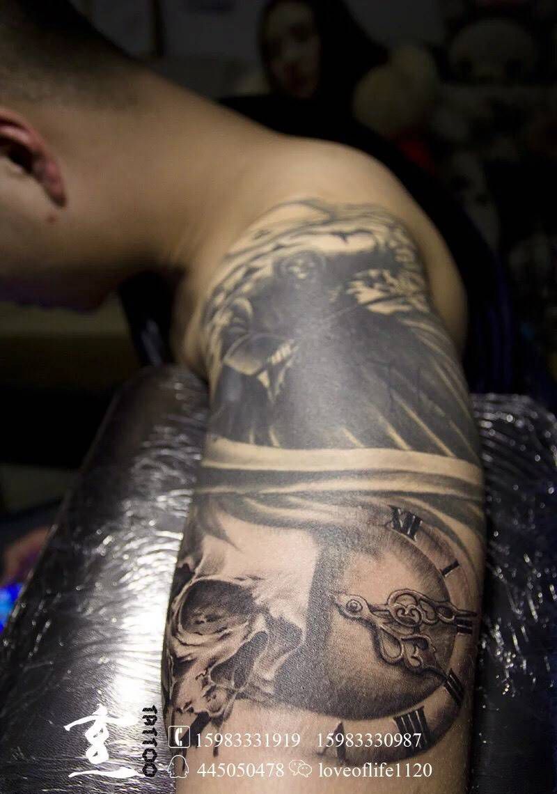 骷髅时间玫瑰纹身图片