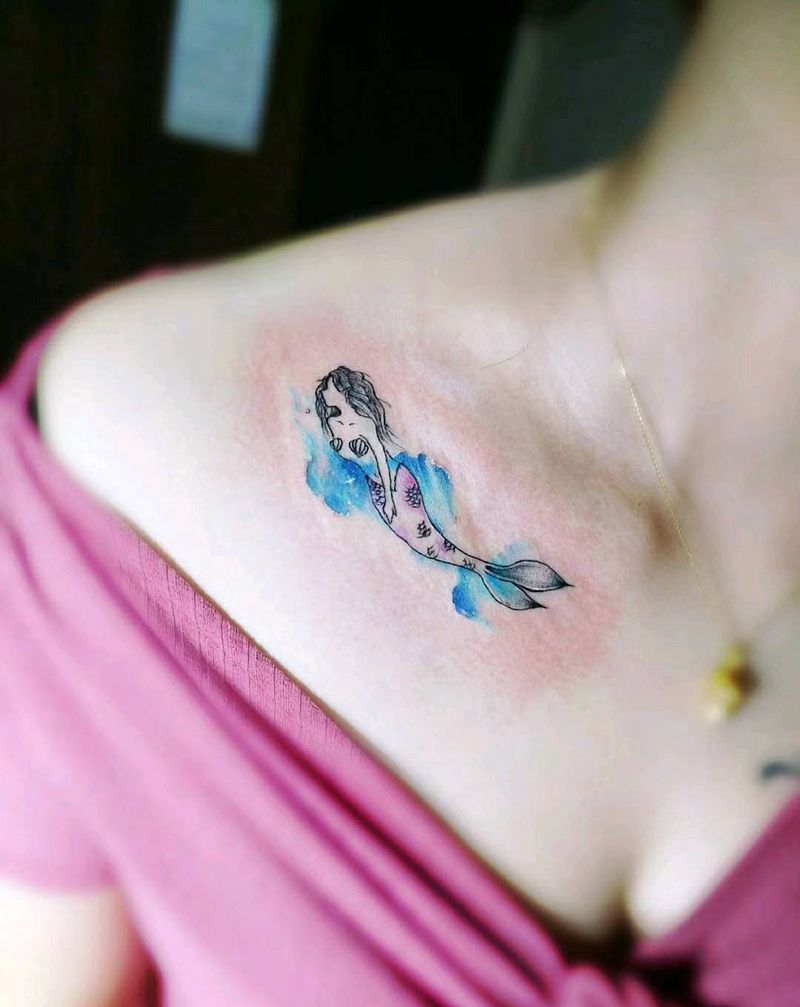 小小美人鱼纹身图片_胸部水彩纹身图案
