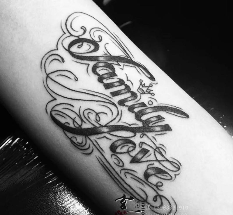 花体设计一枚纹身图片