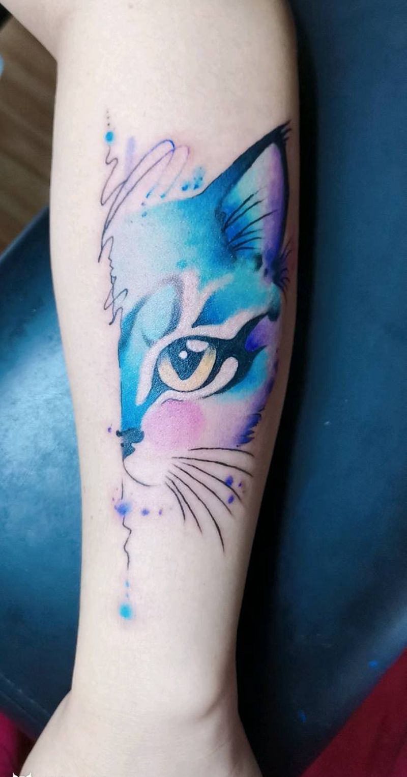 水彩猫咪纹身图片_手部水彩纹身图案