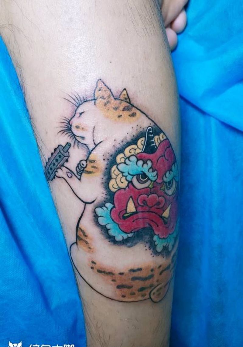 社会猫纹身图片_腿部老传统纹身图案