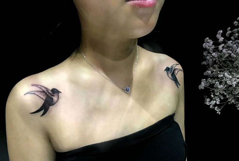 双燕纹身图片