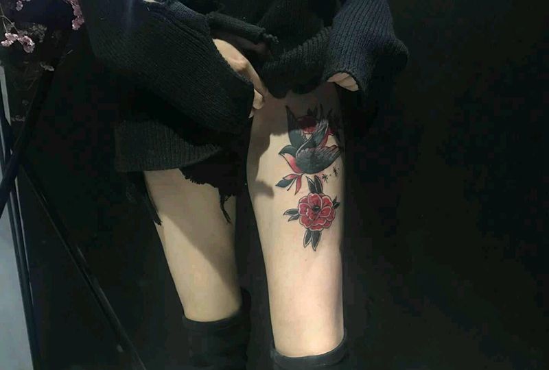 燕与花(疤痕遮盖)纹身图片