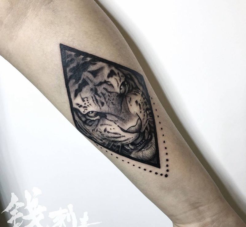 大脑虎纹身图片