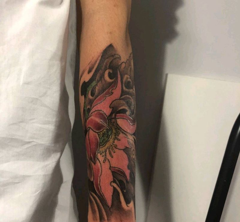 荷花纹身图片_新传统纹身图案